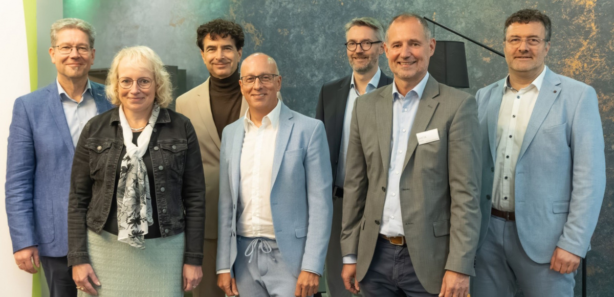 Vorstand und Geschäftsstelle der LAG WfbM Hessen: Jörg Heyer, Torsten Neubacher, Martin Berg, Mike Alband-Nau, Andrea Röth, Thomas Bauer, Christoph Hille und Christian Dreiss (v.l.n.r.) Nicht im Bild: Thomas Schmitter