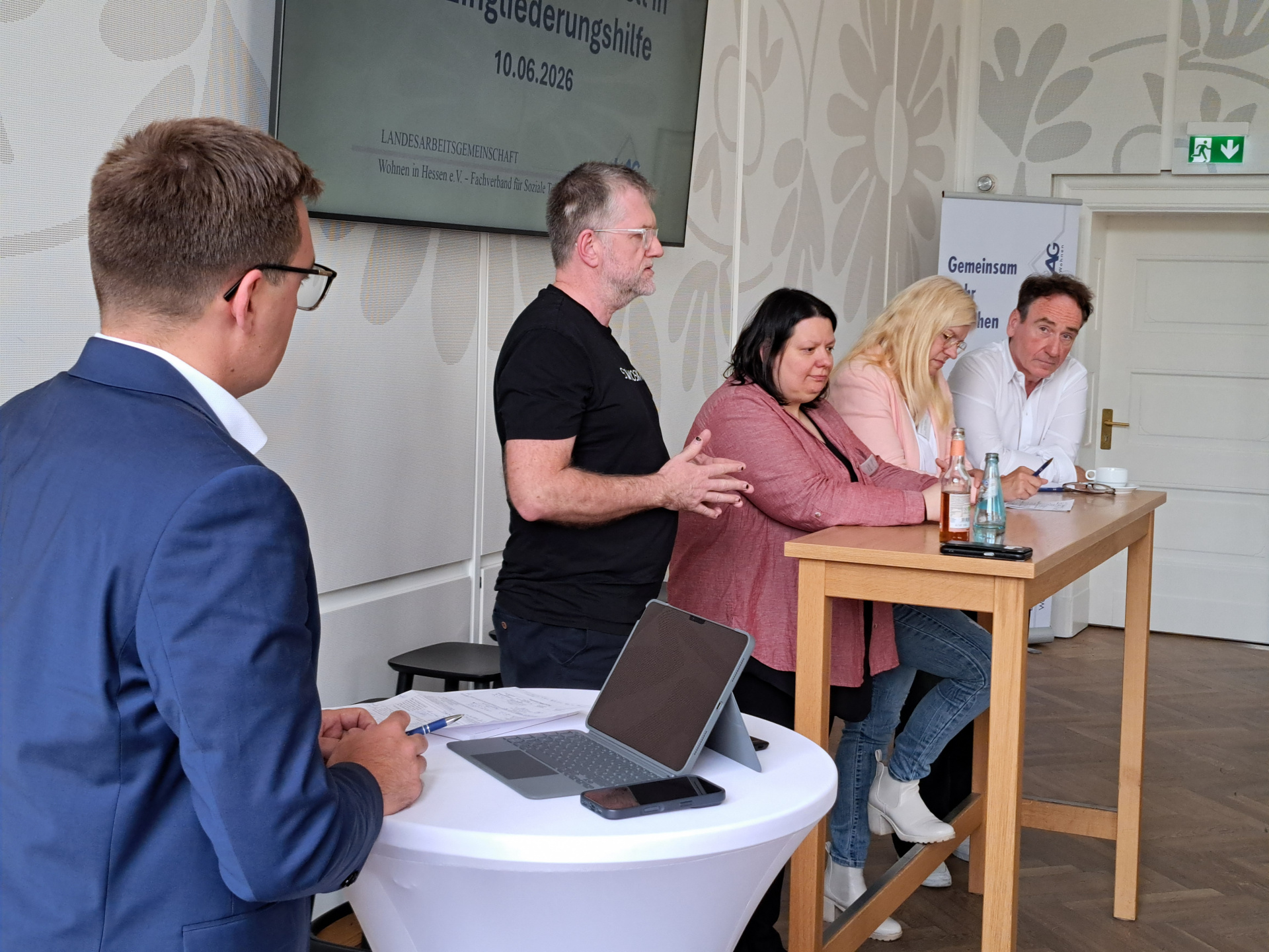 (v.l.n.r.) Georg Forchmann, Kay Bärmann, Claudia Schmitt, Antje Zeiger, Prof. Dr. Michael Macsenaere
© Johannes Knöfel - LAG Wohnen (v.l.n.r.) Georg Forchmann, Kay Bärmann, Claudia Schmitt, Antje Zeiger, Prof. Dr. Michael Macsenaere
© Johannes Knöfel - LAG Wohnen